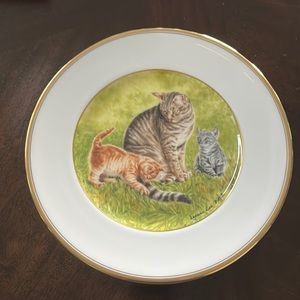 Wedgwood Daphne Lee’s Cats. “Family at Play” plate
